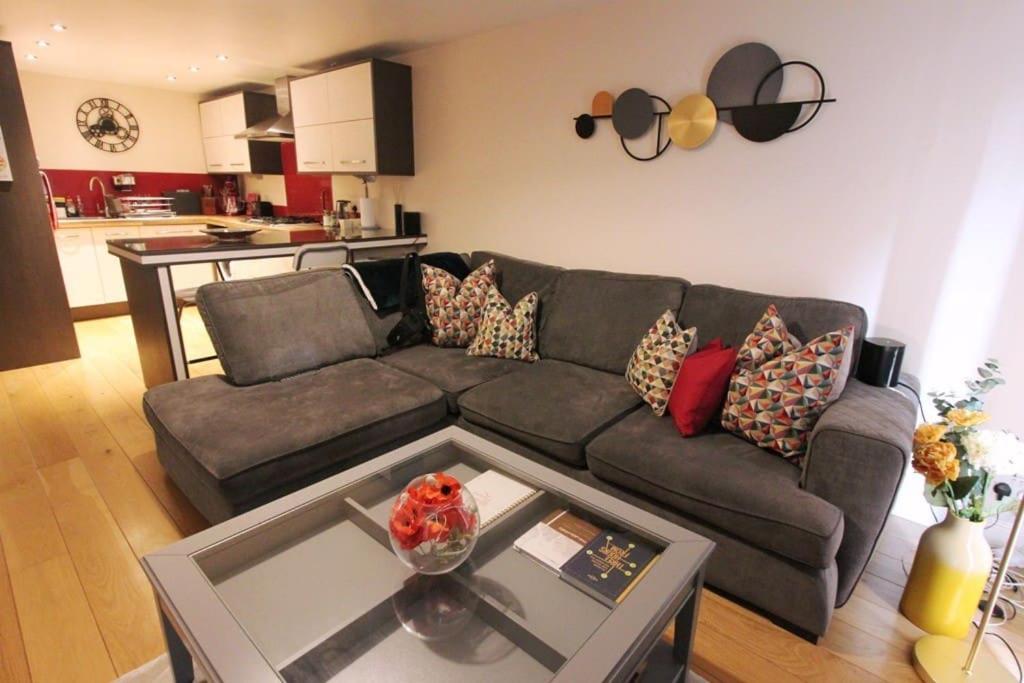 Spacious 2 Bed, 2 Bath Apartment -The Shore, Leith Edinburgh Exterior photo