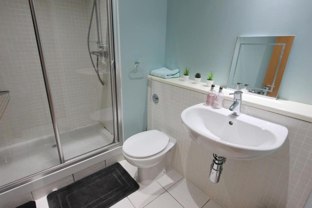 Spacious 2 Bed, 2 Bath Apartment -The Shore, Leith Edinburgh Exterior photo